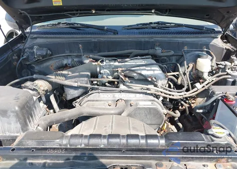 2002 Toyota Tundra z USA, uszkodzony, nr VIN 5TBJN321X2S284310